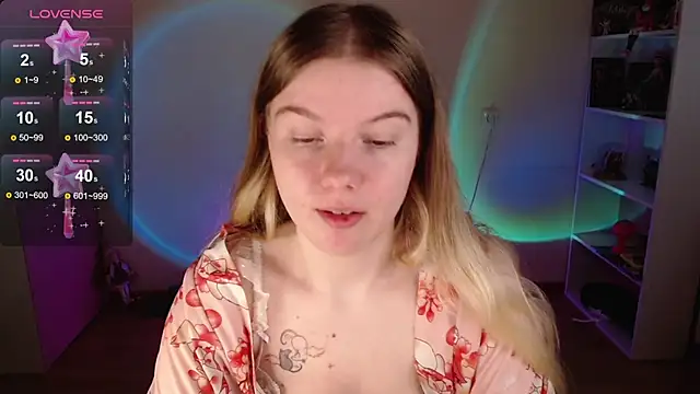 Snapshot of Strawberry_juli chatting on September 16, 9:10 am Strawberry juli online show from September 16, 9:10 am