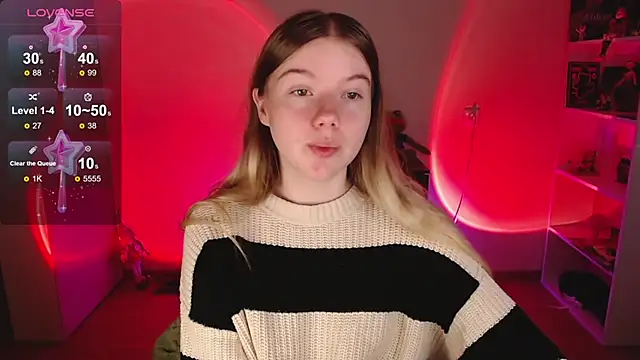 Snapshot of Strawberry_juli chatting on September 17, 7:21 am Strawberry juli online show from September 17, 7:21 am