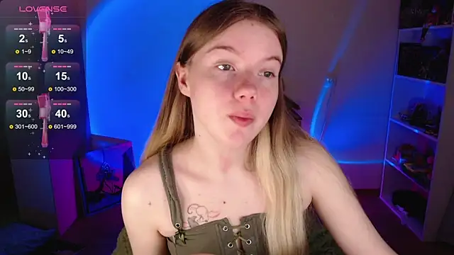 Snapshot of Strawberry_juli chatting on October 2, 5:58 am Strawberry juli online show from October 2, 5:58 am