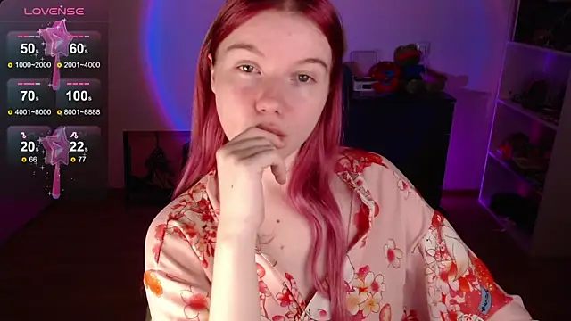 Strawberry juli online show from November 2, 10:50 am