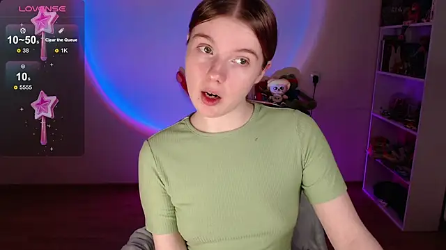 Strawberry juli online show from February 13, 1:45 am