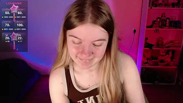 Snapshot of Strawberry_juli chatting on May 30, 1:14 am Strawberry juli online show from May 30, 1:14 am