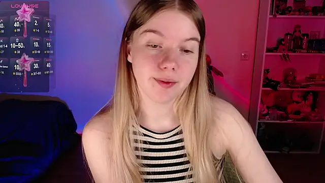 Snapshot of Strawberry_juli chatting on June 11, 3:48 am Strawberry juli online show from June 11, 3:48 am