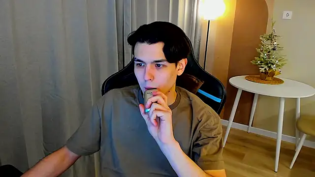 Snapshot of TravisRevas chatting on February 2, 1:37 am TravisRevas online show from February 2, 1:37 am