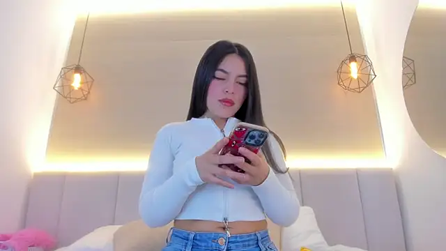 Snapshot of Haily_b chatting on May 2, 11:04 am Haily b online show from May 2, 11:04 am
