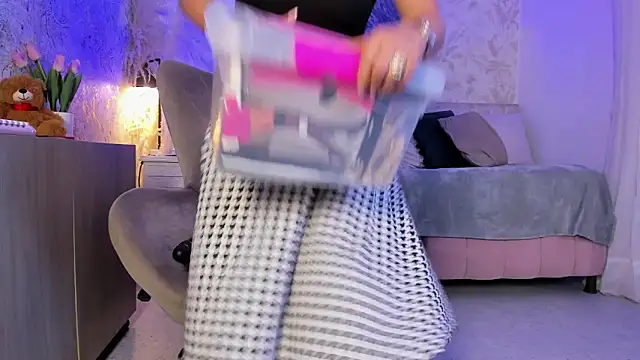 Liannaa  online show from March 5, 7:21 pm