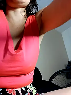 Snapshot of Ali3Martin chatting on March 10, 4:25 pm Ali3Martin online show from March 10, 4:25 pm