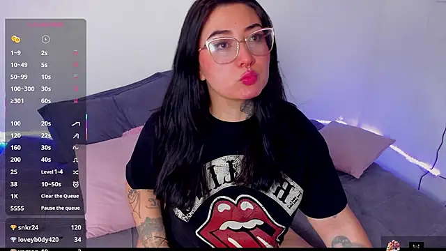 Snapshot of Curvybaddie99 chatting on January 8, 7:21 am Curvybaddie99 online show from January 8, 7:21 am