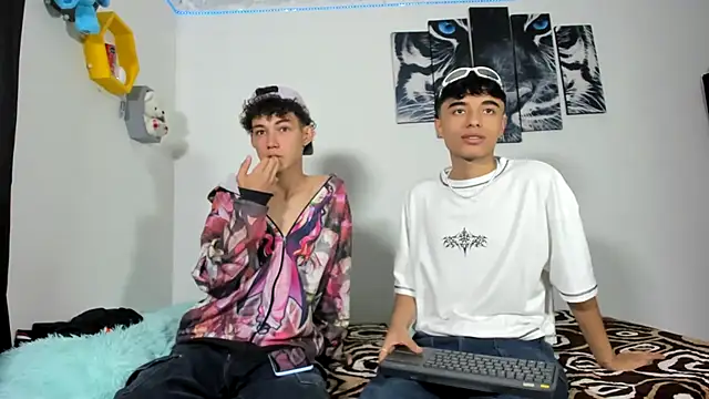 Snapshot of Maxxi_hot23 chatting on March 22, 2:14 pm Maxxi hot23 online show from March 22, 2:14 pm