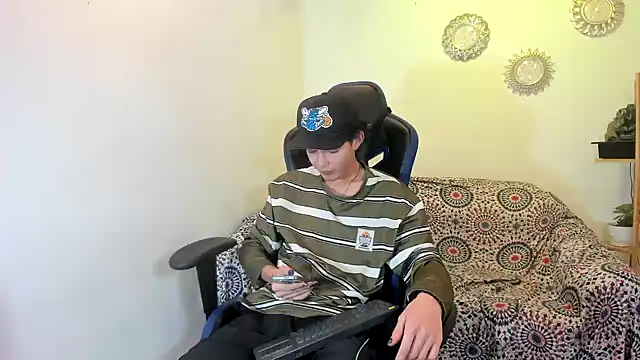 Snapshot of Maxxi_hot23 chatting on September 11, 7:58 pm Maxxi hot23 online show from September 11, 7:58 pm