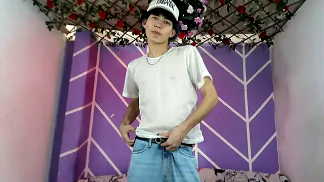 Snapshot of Maxxi_hot23 chatting on September 25, 7:28 pm Maxxi hot23 online show from September 25, 7:28 pm