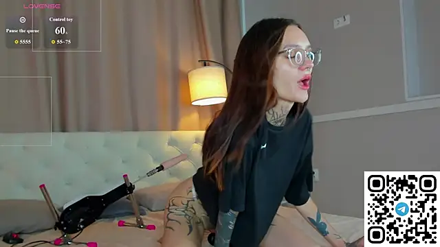 Snapshot of Selena_Sharp chatting on July 4, 1:01 am Selena Sharp online show from July 4, 1:01 am