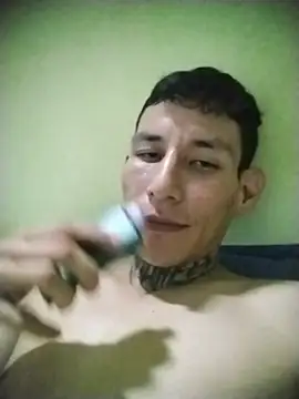 Snapshot of averno777 chatting on June 12, 2:32 am averno777 online show from June 12, 2:32 am