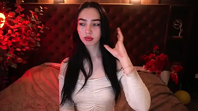 WildKittenX  online show from November 13, 6:45 am