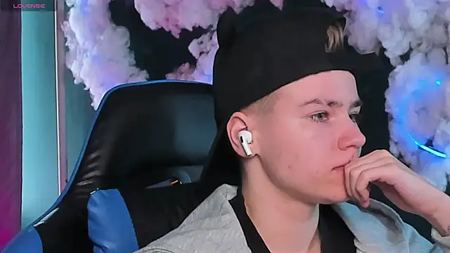 Jean Wilsons online show from April 14, 11:05 am