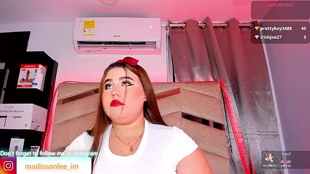 Snapshot of MadissonLee__ chatting on June 13, 10:18 pm MadissonLee online show from June 13, 10:18 pm