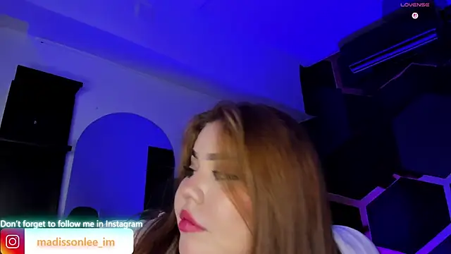 Snapshot of MadissonLee__ chatting on June 26, 3:44 am MadissonLee online show from June 26, 3:44 am