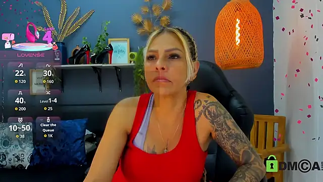 Snapshot of yessila_parker chatting on June 26, 8:52 am yessila parker online show from June 26, 8:52 am