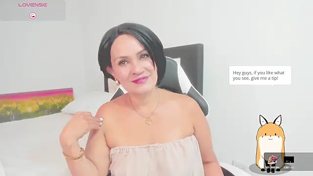 Snapshot of CarolinneFiotti chatting on February 11, 2:44 pm CarolinneFiotti online show from February 11, 2:44 pm