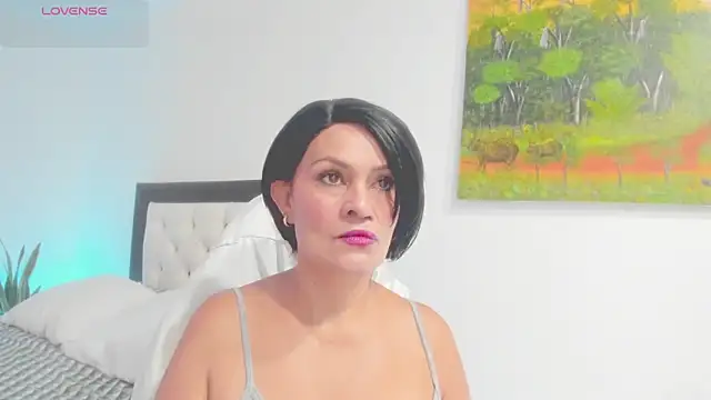 Snapshot of CarolinneFiotti chatting on February 12, 1:06 pm CarolinneFiotti online show from February 12, 1:06 pm