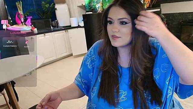 Layla- online show from March 1, 9:50 pm