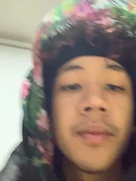 Snapshot of chillcol chatting on March 17, 2:19 am chillcol online show from March 17, 2:19 am