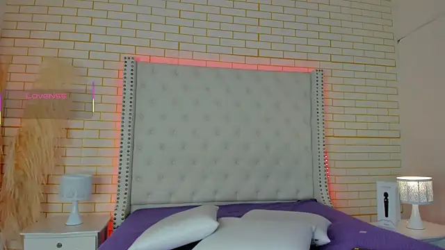 Emilly wilson  online show from October 30, 12:39 pm