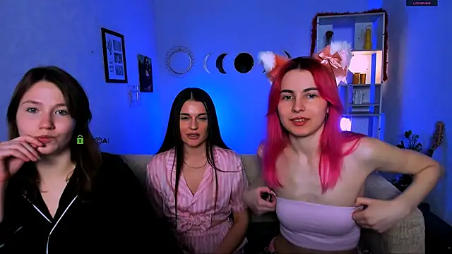 Snapshot of helli_belli chatting on April 29, 7:20 pm helli belli online show from April 29, 7:20 pm