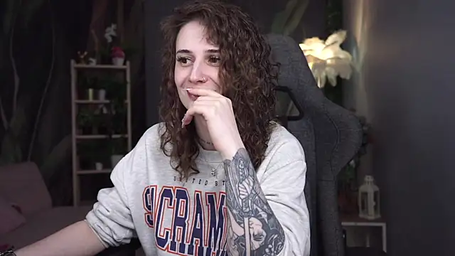 Snapshot of OliviaMcClean chatting on April 30, 11:20 pm OliviaMcClean online show from April 30, 11:20 pm