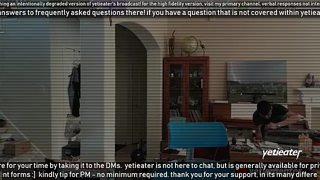 Snapshot of yetieater chatting on December 12, 9:04 pm yetieater online show from December 12, 9:04 pm