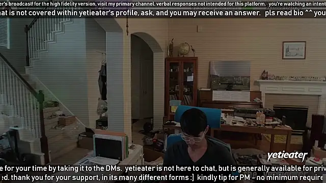 Snapshot of yetieater chatting on December 23, 9:40 pm yetieater online show from December 23, 9:40 pm