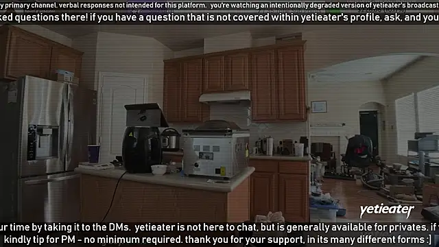 Snapshot of yetieater chatting on December 30, 8:47 pm yetieater online show from December 30, 8:47 pm