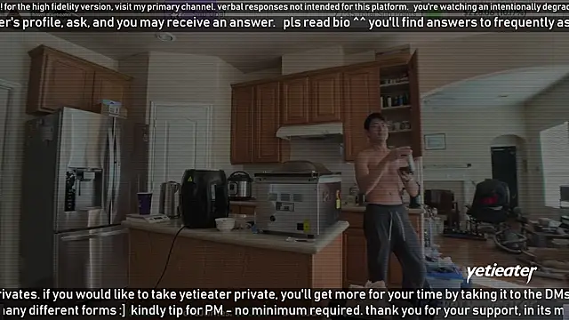 Snapshot of yetieater chatting on December 31, 7:29 pm yetieater online show from December 31, 7:29 pm