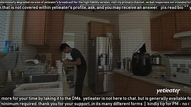 Snapshot of yetieater chatting on January 2, 3:08 pm yetieater online show from January 2, 3:08 pm