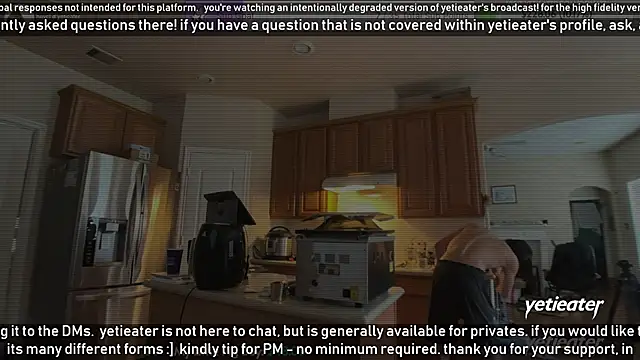 Snapshot of yetieater chatting on February 9, 3:34 pm yetieater online show from February 9, 3:34 pm