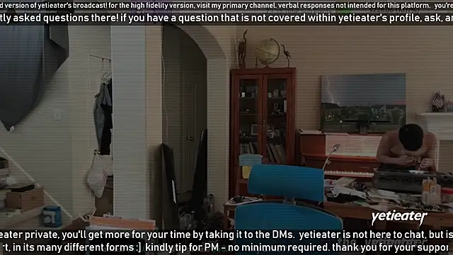 Snapshot of yetieater chatting on February 9, 6:37 pm yetieater online show from February 9, 6:37 pm