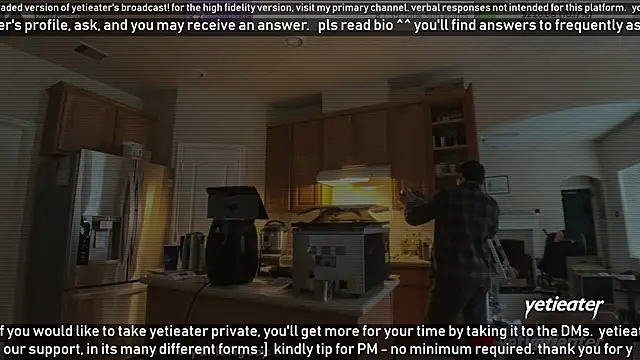 Snapshot of yetieater chatting on February 14, 4:09 pm yetieater online show from February 14, 4:09 pm