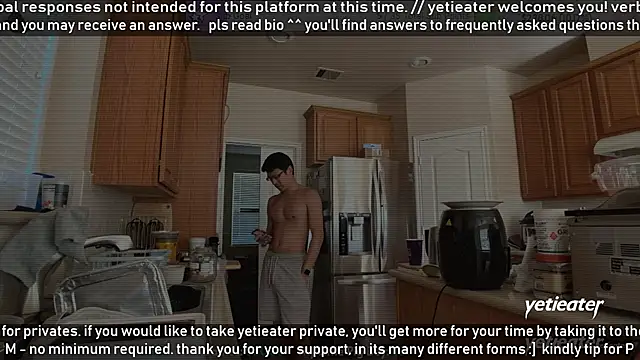 Snapshot of yetieater chatting on February 6, 6:22 pm yetieater online show from February 6, 6:22 pm