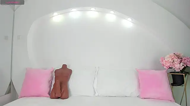 Snapshot of ValeriMilton chatting on October 20, 7:14 pm ValeriMilton online show from October 20, 7:14 pm