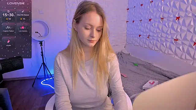 Beatrice 7 online show from April 19, 12:15 pm