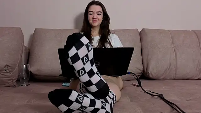 Snapshot of imyourdreams chatting on May 15, 11:45 pm imyourdreams online show from May 15, 11:45 pm