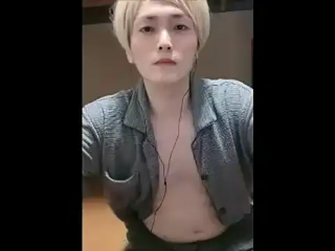 Snapshot of mgnhiroyuki chatting on April 19, 2:49 pm mgnhiroyuki online show from April 19, 2:49 pm