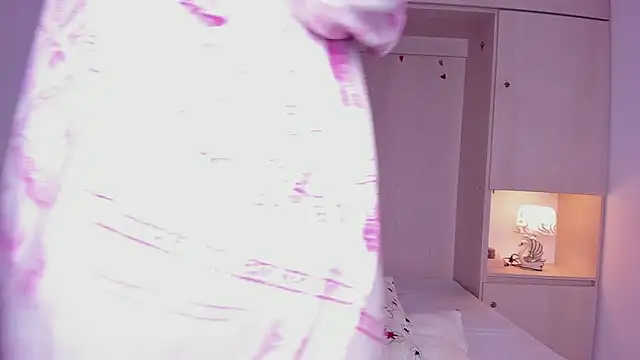 BeverlySteel online show from April 12, 11:59 am