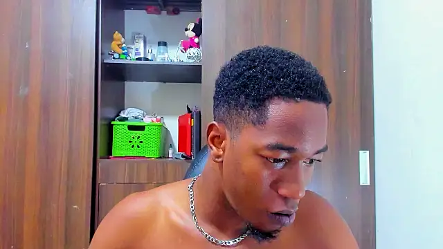 Snapshot of Dreamastercum_ chatting on April 29, 11:00 pm Dreamastercum online show from April 29, 11:00 pm