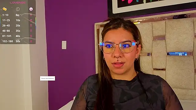 Snapshot of emilyy_cooperr chatting on April 20, 12:19 pm emilyy cooperr online show from April 20, 12:19 pm