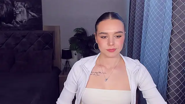 EmelyMason online show from March 7, 10:45 am