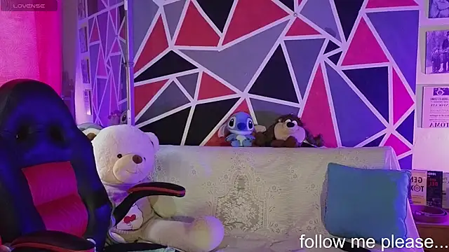 demimoore222 online show from April 16, 1:45 pm