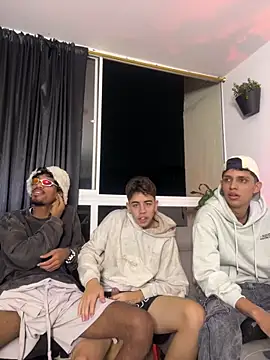 Snapshot of Miguel_bigcock chatting on February 3, 6:40 am Miguel bigcock online show from February 3, 6:40 am