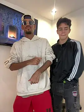 Snapshot of Miguel_bigcock chatting on February 24, 5:38 am Miguel bigcock online show from February 24, 5:38 am