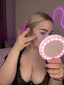 Snapshot of April_Vancee chatting on March 13, 6:37 am April Vancee online show from March 13, 6:37 am